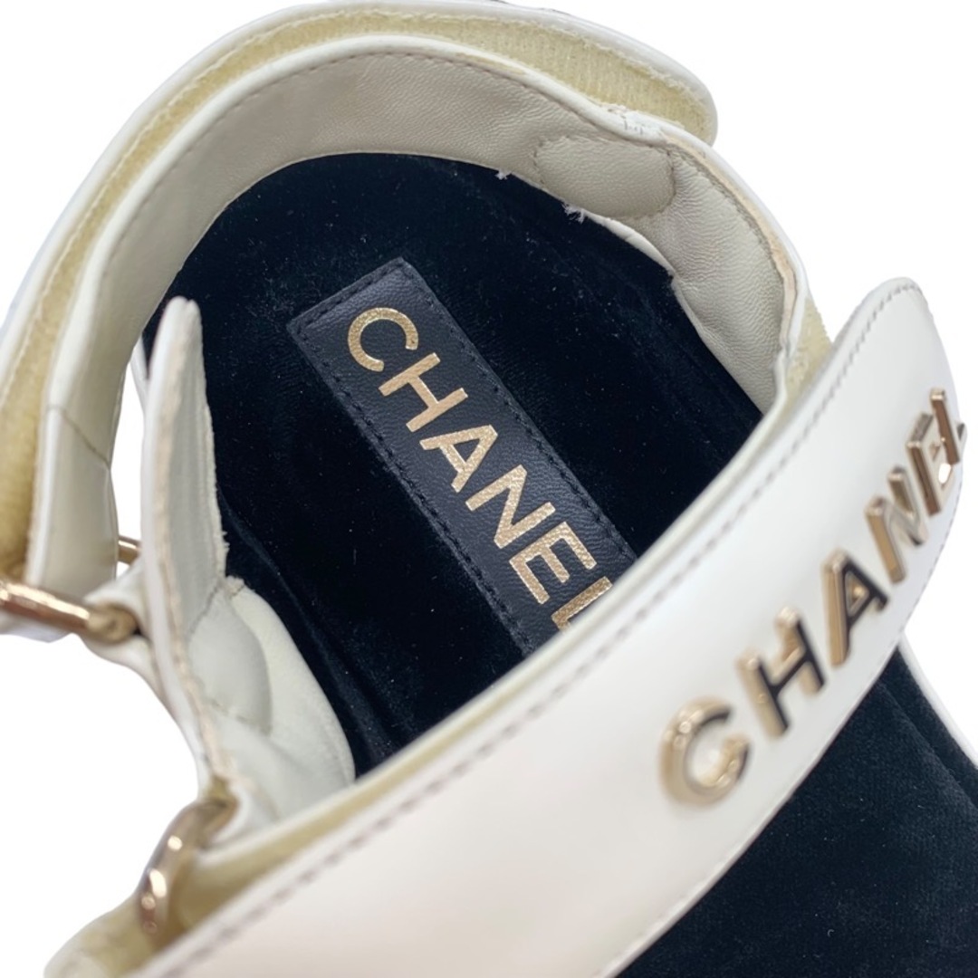 CHANEL(シャネル)のシャネル CHANEL サンダル 靴 シューズ レザー ベロア アイボリー ココマーク  ロゴ マトラッセ ウェッジソール レディースの靴/シューズ(サンダル)の商品写真