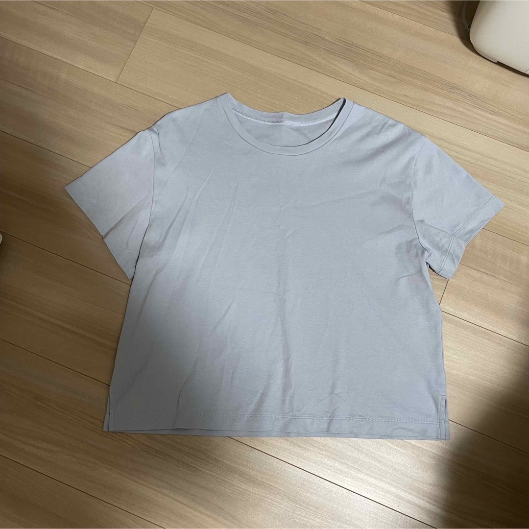 FOXEY(フォクシー)の2023年　フォクシー　Tシャツ　ブーケ　ロゴ刺繍　フラワー　サックスブルー メンズのトップス(Tシャツ/カットソー(半袖/袖なし))の商品写真