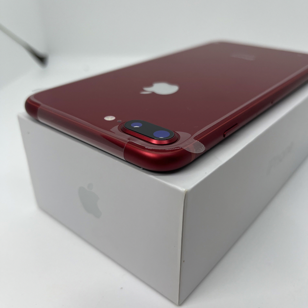 iPhone(アイフォーン)の新品　iPhone 8 PLUS 64 GB SIMフリー　Red 本体 スマホ/家電/カメラのスマートフォン/携帯電話(スマートフォン本体)の商品写真