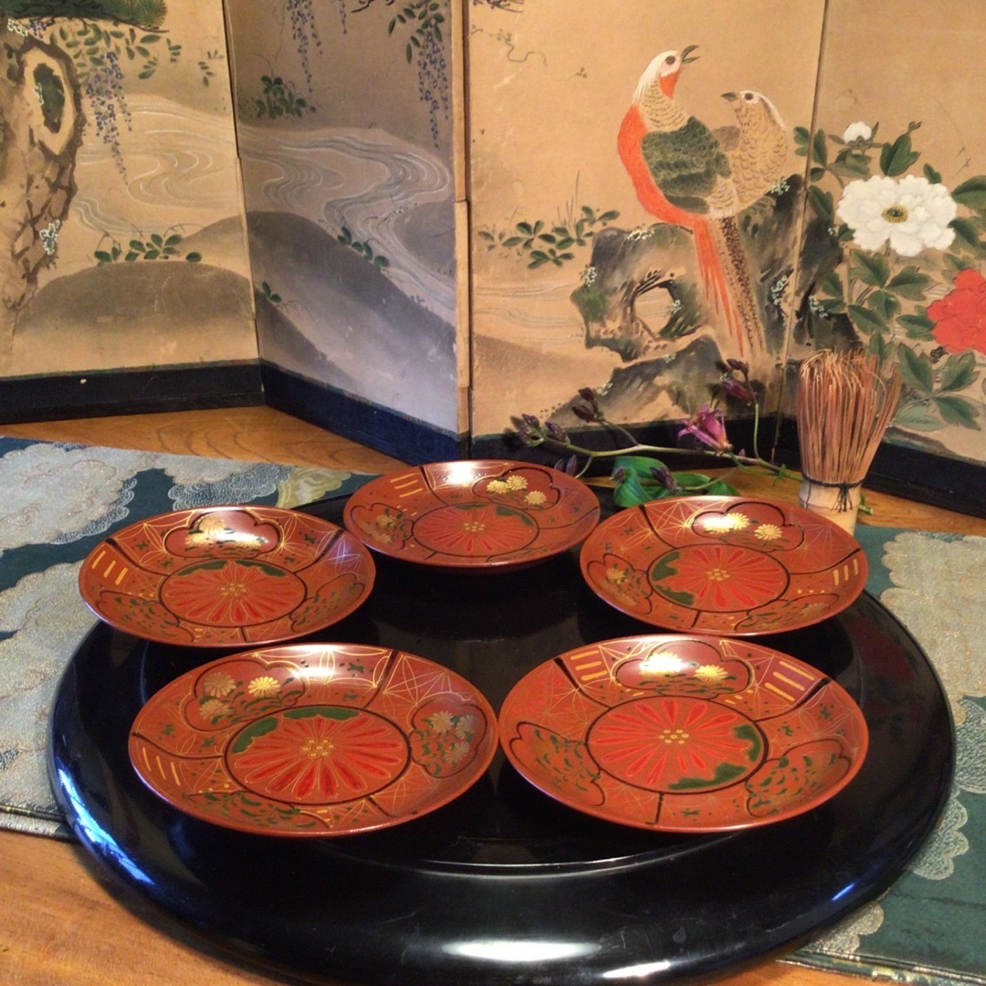 A715   時代漆器　木製漆器、吉野塗　花紋蒔絵　銘々皿　菓子皿　　5枚