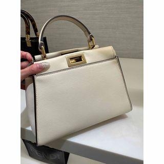 フェンディ(FENDI)のFENDI ピーカブー　新品箱入り(ハンドバッグ)