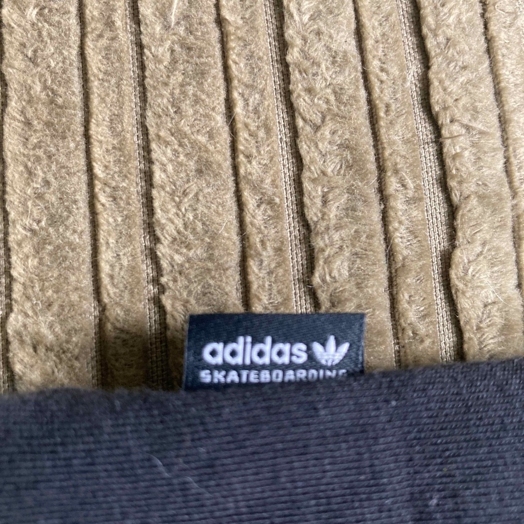 adidas(アディダス)の値下げ　adidas Tシャツ 半袖　アパレル　150㎝　xsサイズ　ビッグロゴ メンズのトップス(Tシャツ/カットソー(半袖/袖なし))の商品写真