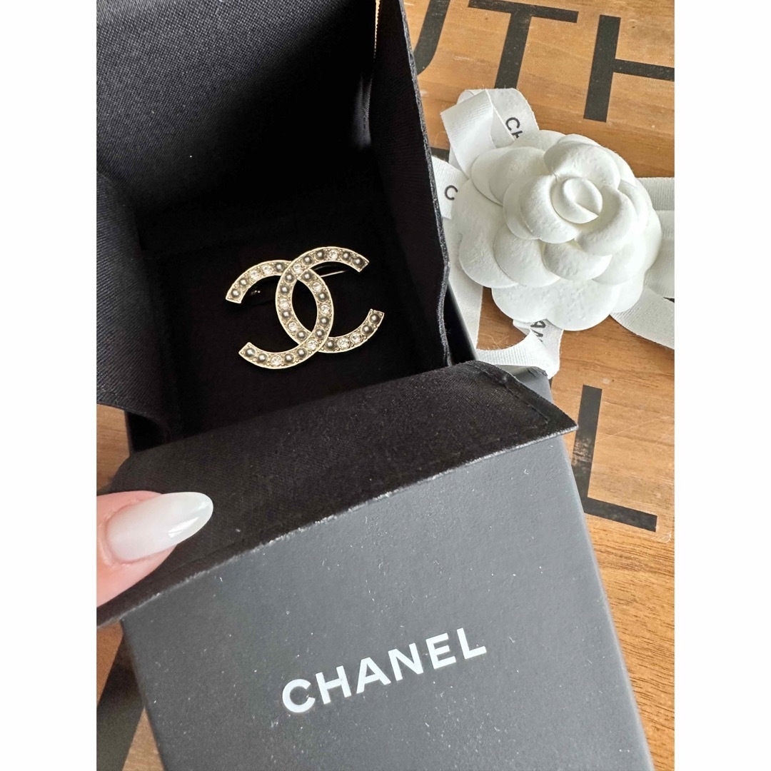 シャネル銀座購入★新作★即完売入手困難★新品未使用【CHANEL】激レアブローチ シャネル銀座購入★新作★即完売入手困難★新品未使用【CHANEL】激レアブローチ