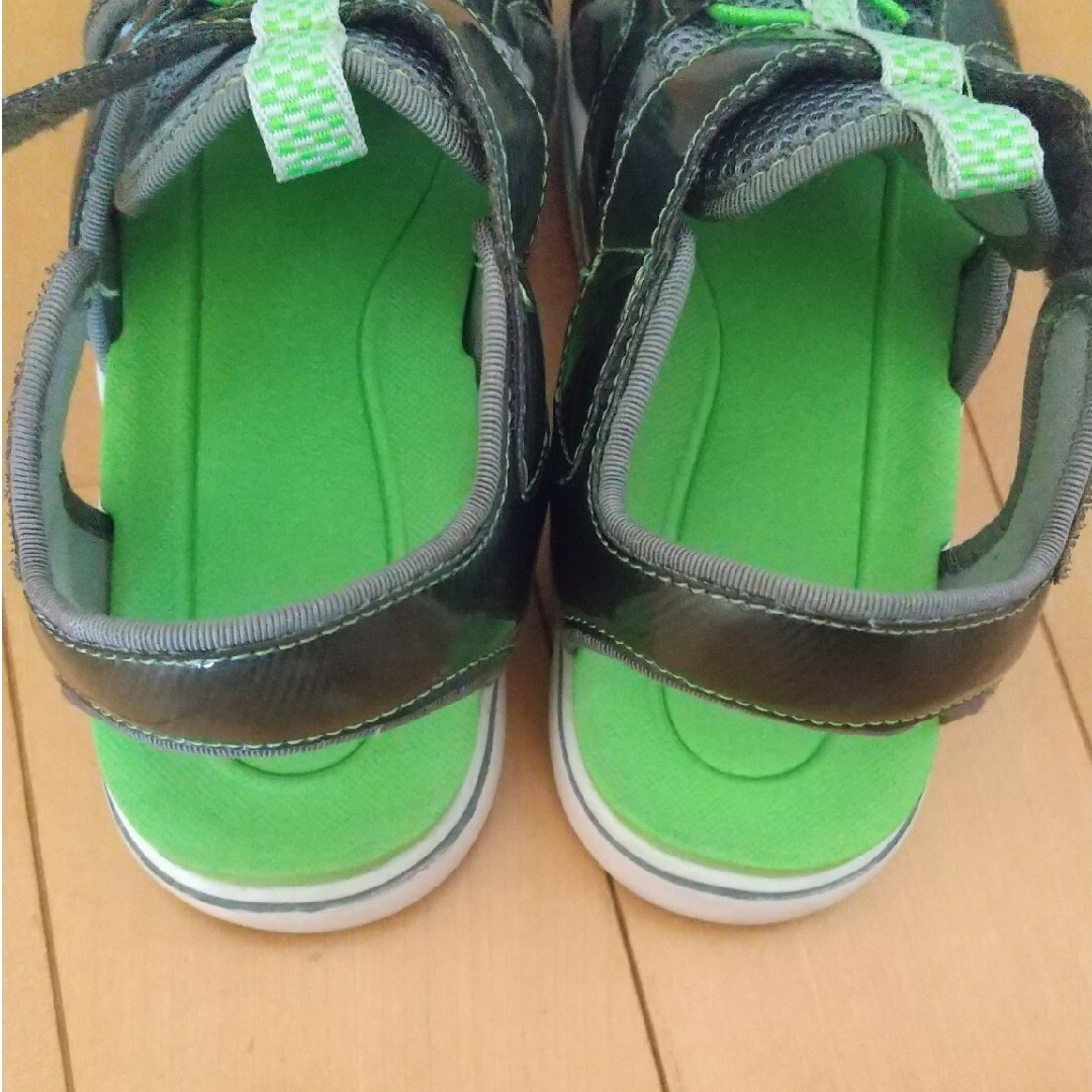 キッズサンダル 22cm キッズ/ベビー/マタニティのキッズ靴/シューズ(15cm~)(サンダル)の商品写真