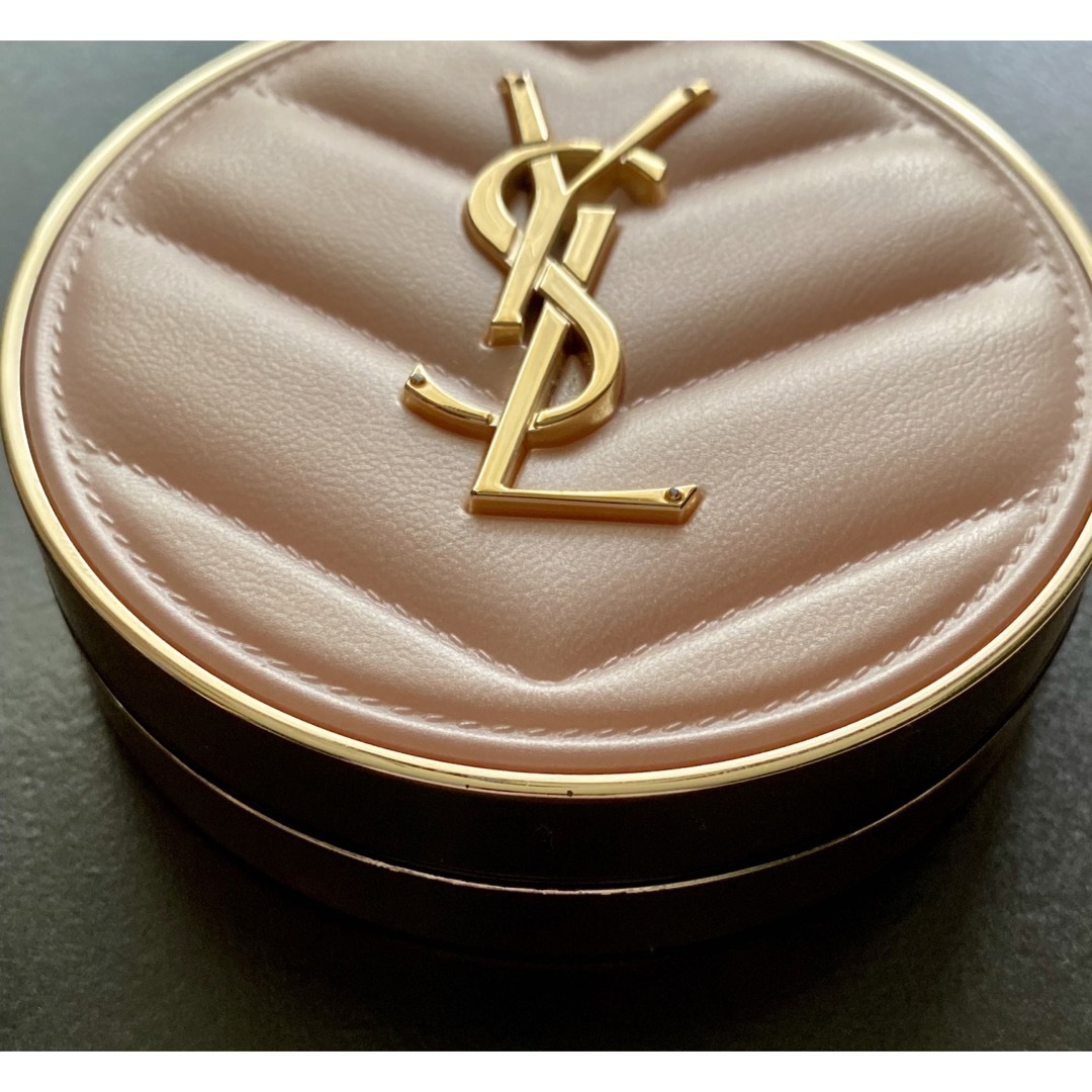 Yves Saint Laurent(イヴサンローラン)のYSL イヴ・サンローラン ラディアント タッチ グロウパクト ケース コスメ/美容のベースメイク/化粧品(ファンデーション)の商品写真