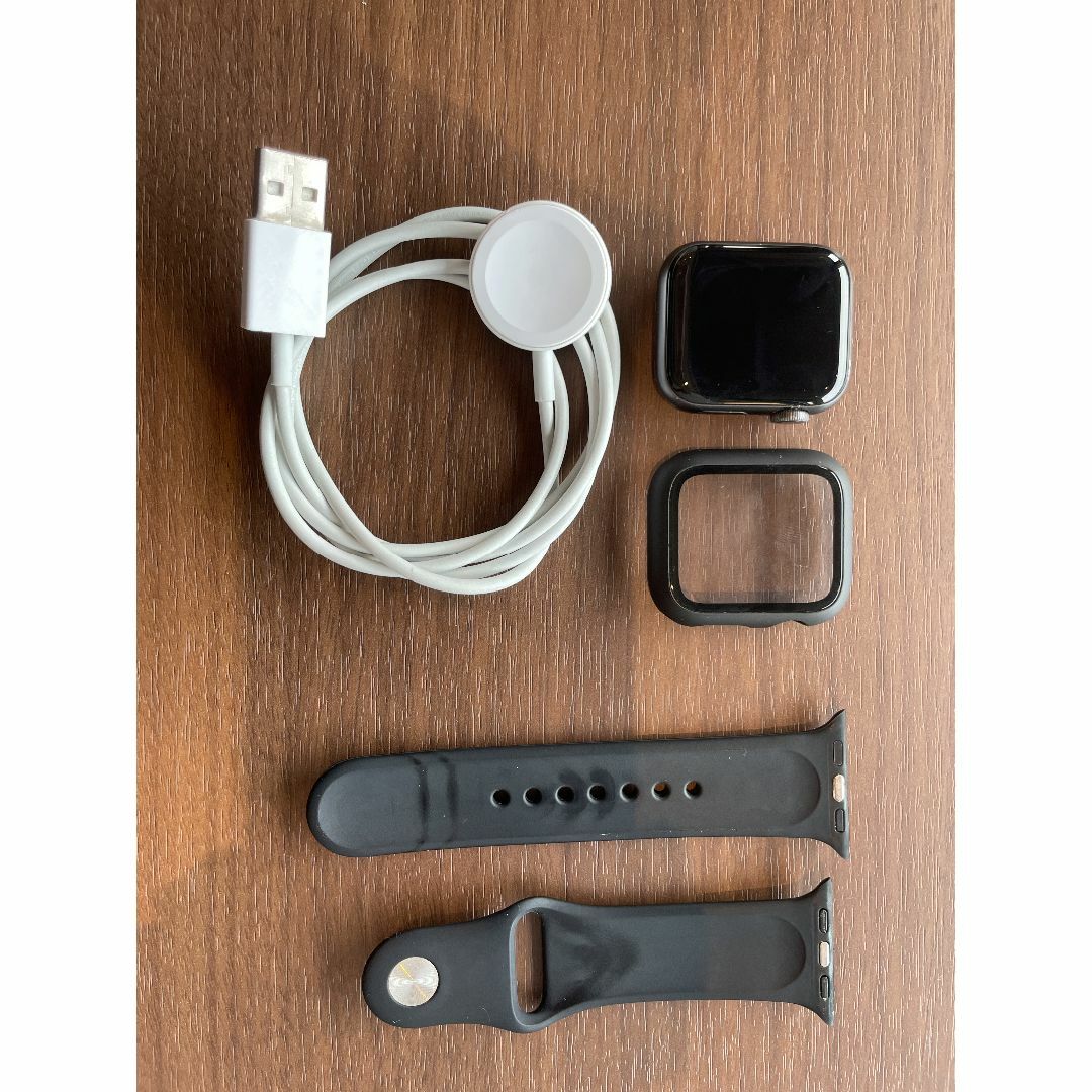 Apple Watch(アップルウォッチ)の【格安】Apple Watch Series 5 GPS アルミニウム 40mm スマホ/家電/カメラのスマホ/家電/カメラ その他(その他)の商品写真