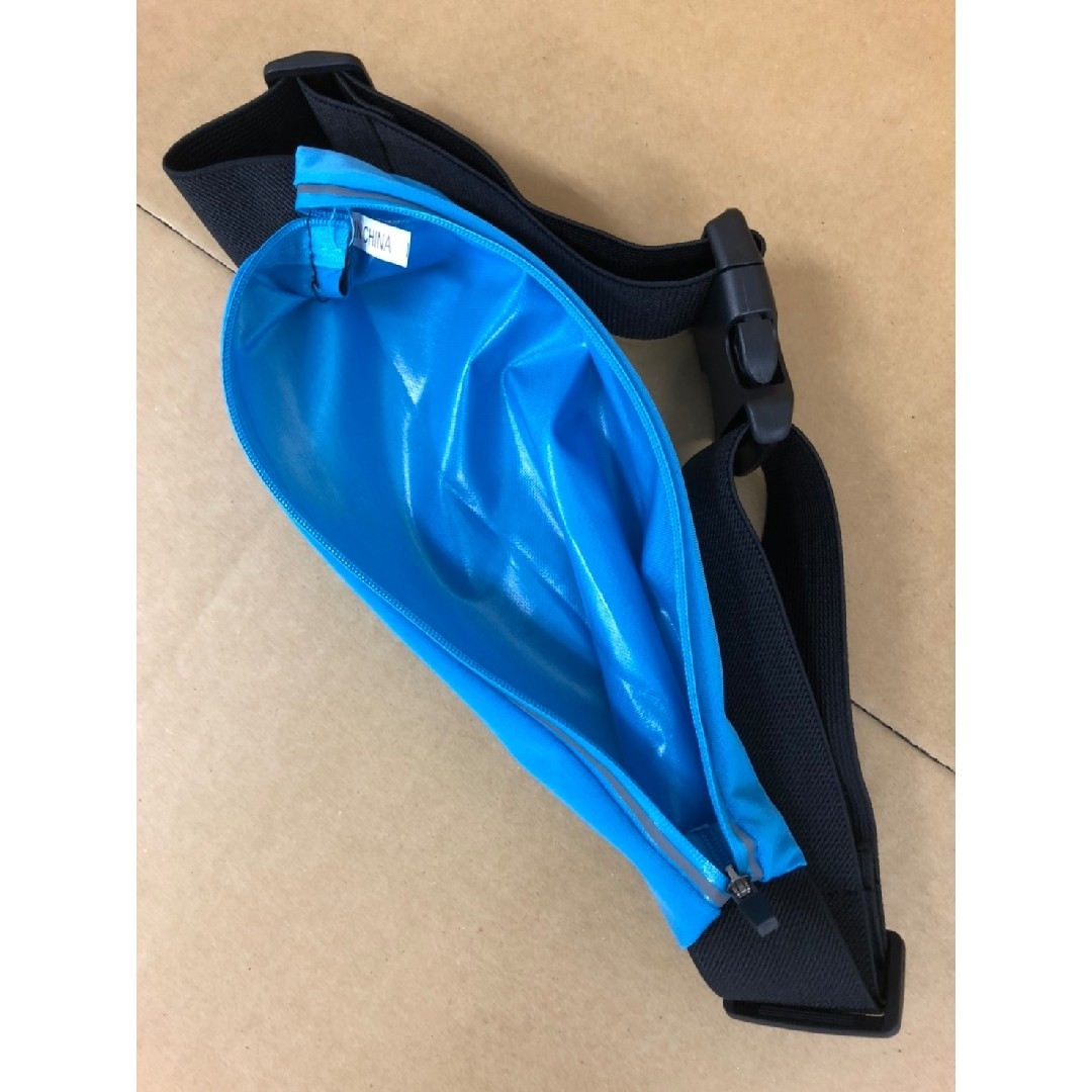 新品未使用　送料無料　ランニングポーチ　ウエストポーチ　ボディバッグ　ブルー メンズのバッグ(ウエストポーチ)の商品写真