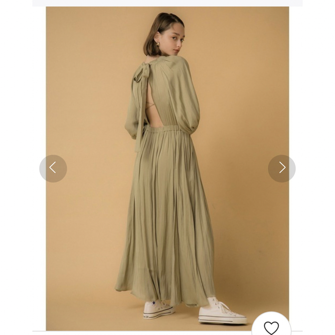 emmi - 新品未使用【emmi atelier】バックオープンワンピースの通販 by ...