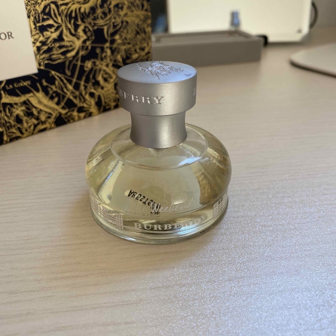 BURBERRY(バーバリー)の【専用】BURBERRY Weekend 30ml コスメ/美容の香水(ユニセックス)の商品写真