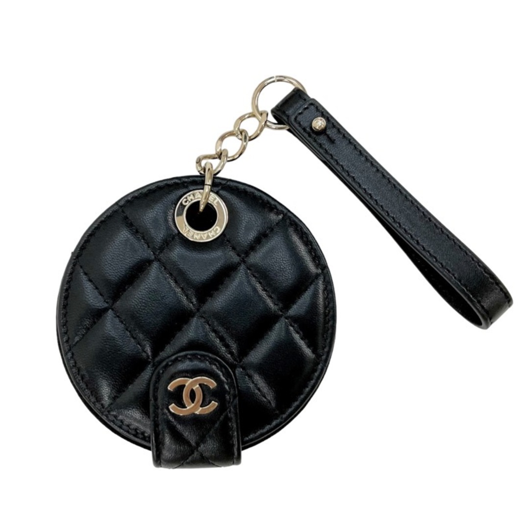 CHANEL(シャネル)の未使用 シャネル CHANEL ネームタグ チャーム ネームプレート ココマーク マトラッセ ラムスキン ブラック 黒 レディースのアクセサリー(チャーム)の商品写真