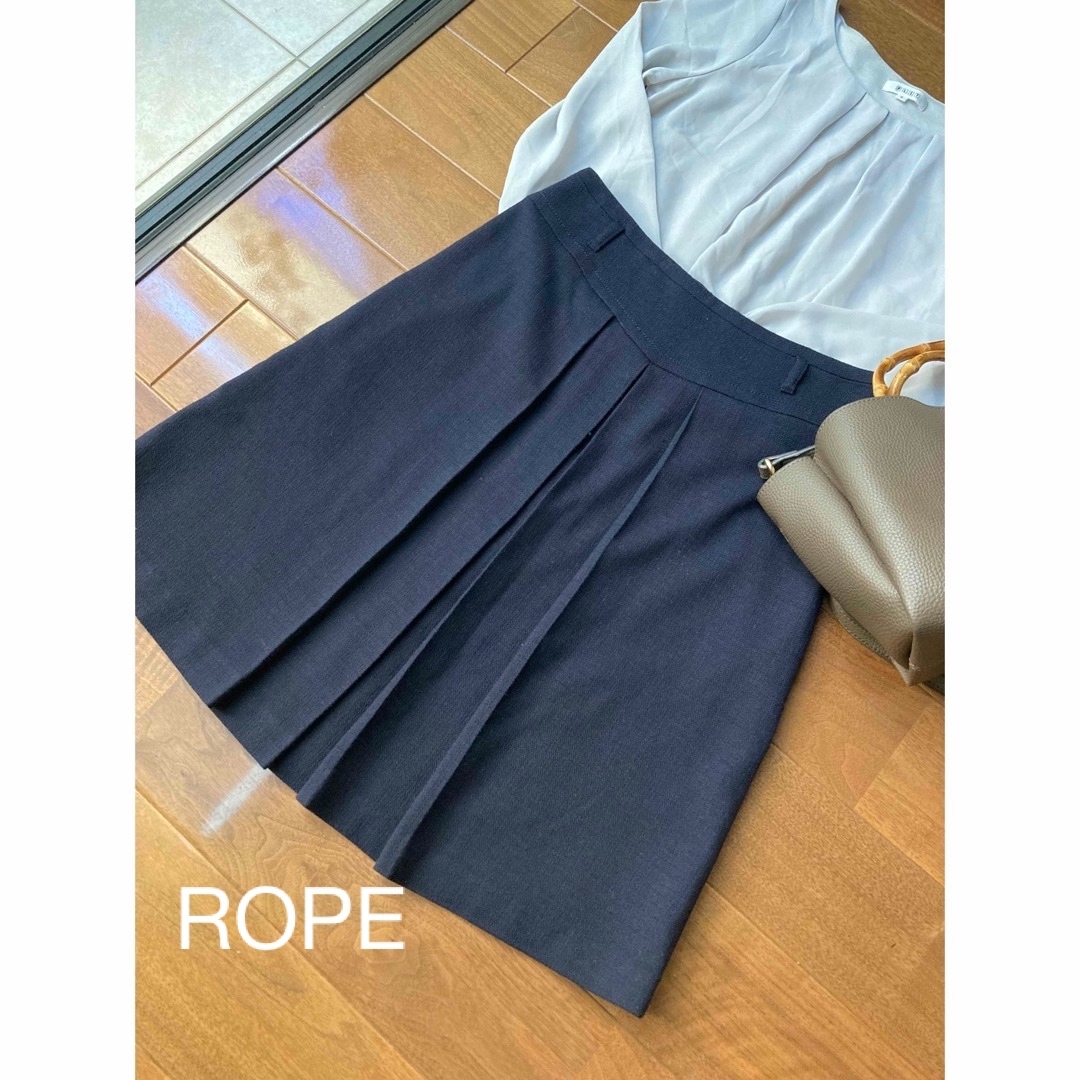 ROPE’(ロペ)のROPE スカート　ネイビー　膝丈 レディースのスカート(ひざ丈スカート)の商品写真