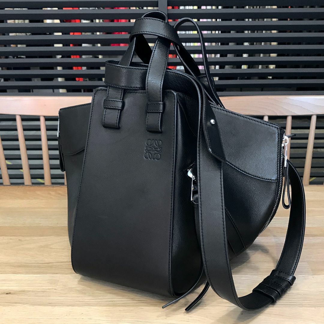 LOEWE(ロエベ)の美品 ロエベ 現行 ハンモック バッグ スモール 2WAY カーフ ブラック 黒 レディースのバッグ(ハンドバッグ)の商品写真