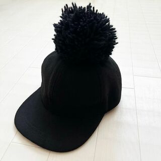 美品★ 韓国子供服 ビッグポンポンキャップ ブラック 黒 48~54cm(帽子)