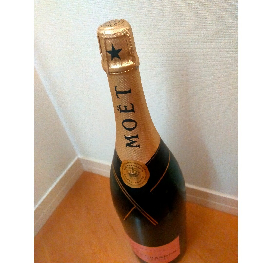 MOËT & CHANDON(モエエシャンドン)のモエシャンドンロゼ　空ビンのみ 食品/飲料/酒の酒(シャンパン/スパークリングワイン)の商品写真