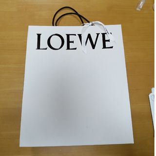 ロエベ(LOEWE)のサムイニダ様専用ページです。ロエベ　ショッパー　リボン付き(ショップ袋)