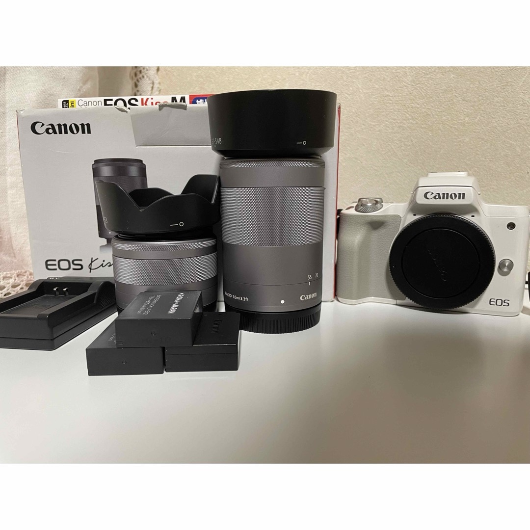 美品☆Canon EOS KISS M ダブルズームキット WズームキットWH-