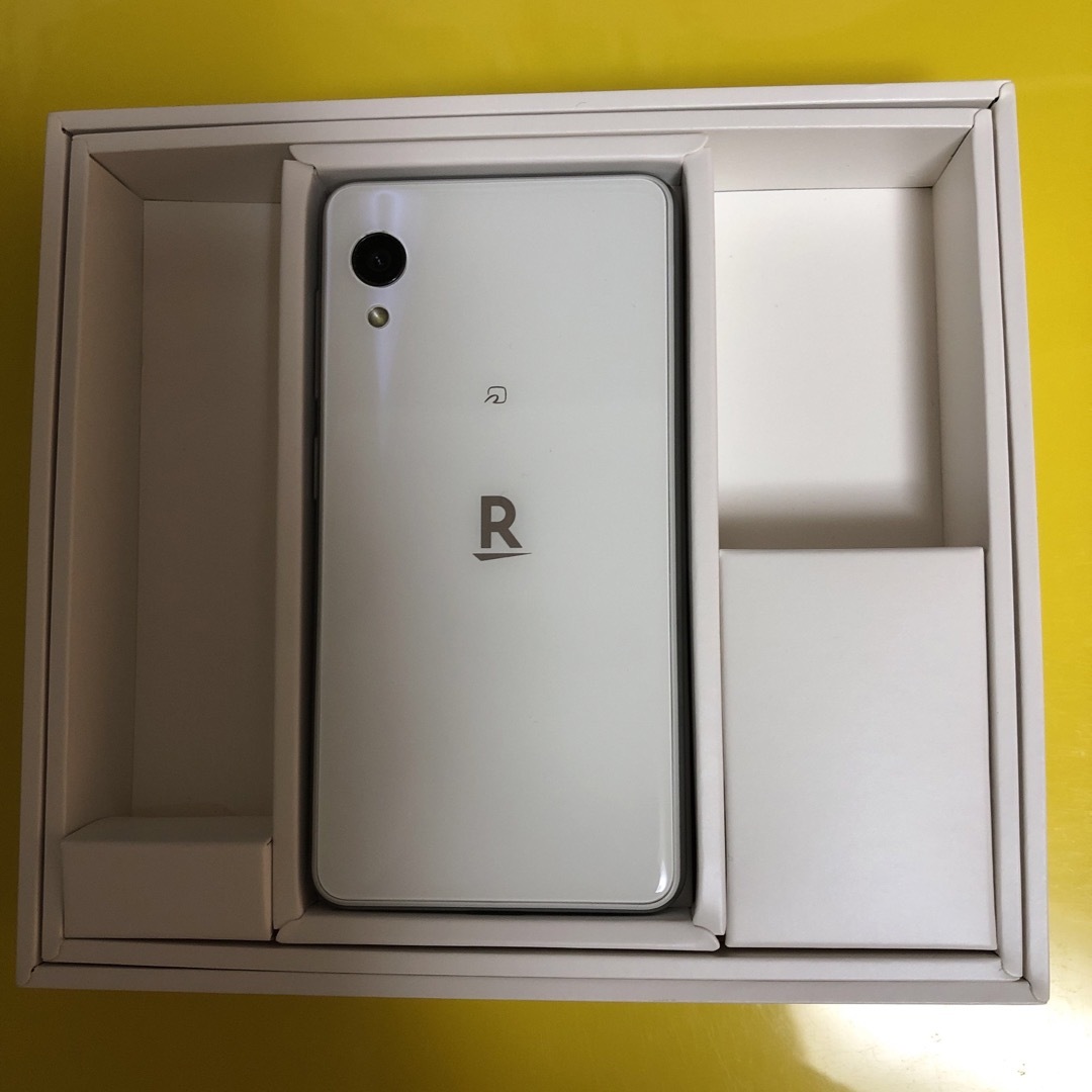 Rakuten(ラクテン)のRakuten Mini C330 WHITE スマホ/家電/カメラのスマートフォン/携帯電話(スマートフォン本体)の商品写真