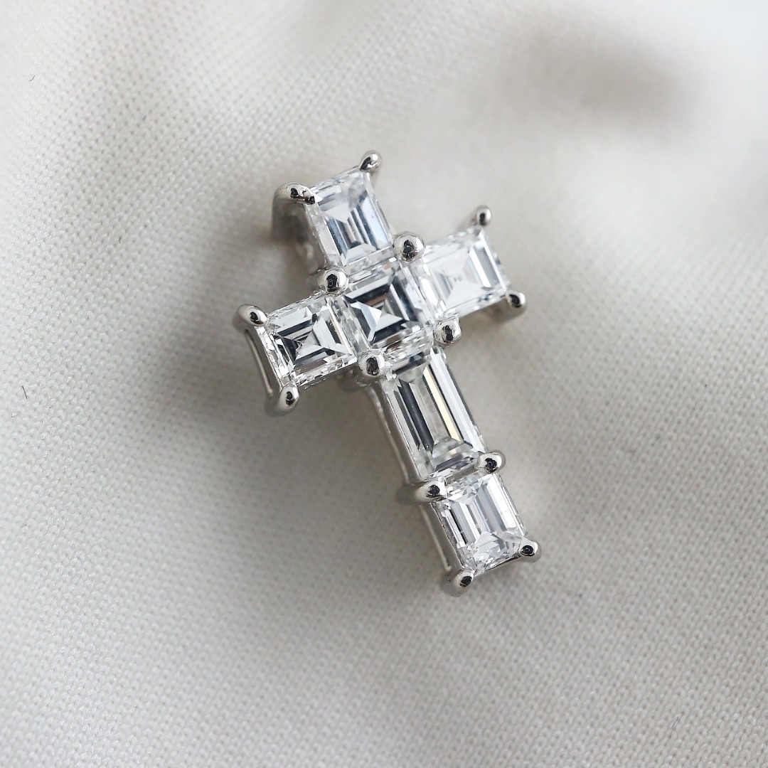 Pt900 ダイヤ クロスペンダント D1.07c-