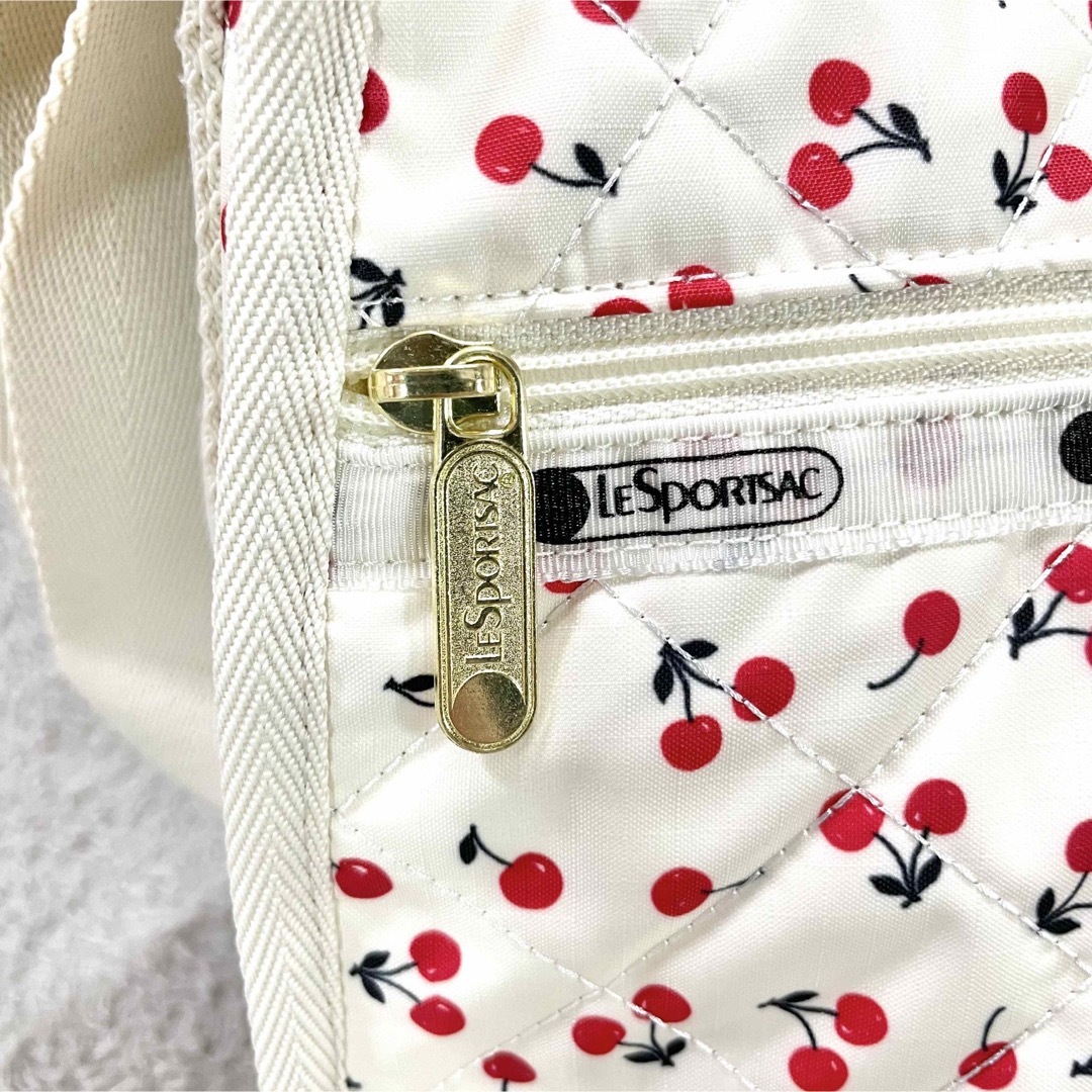 LeSportsac　レスポートサック　ショルダーバッグ-ホワイト　チェリー