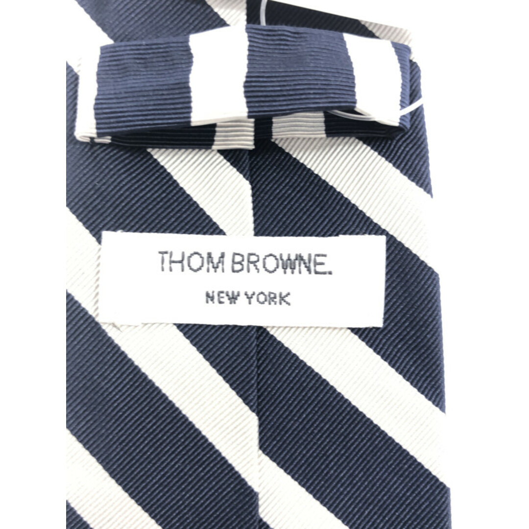 THOM BROWNE(トムブラウン)のTHOM BROWNE トム ブラウン コットンシルク レジメンタルストライプ ネクタイ ネイビー ホワイト メンズのファッション小物(ネクタイ)の商品写真