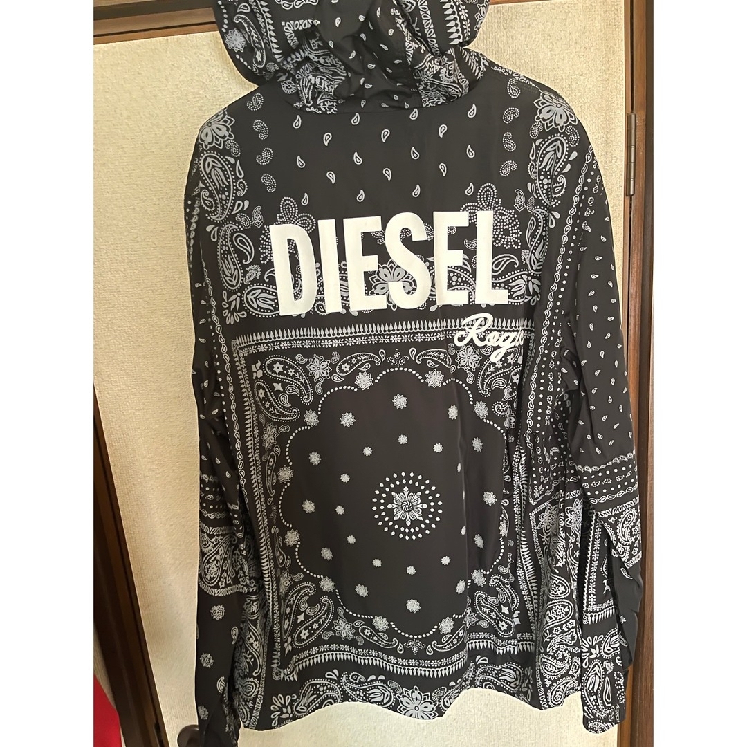 DIESEL(ディーゼル)のディーゼル、ロジックコラボ、ペイズリー柄ナイロンパーカー メンズのジャケット/アウター(ナイロンジャケット)の商品写真