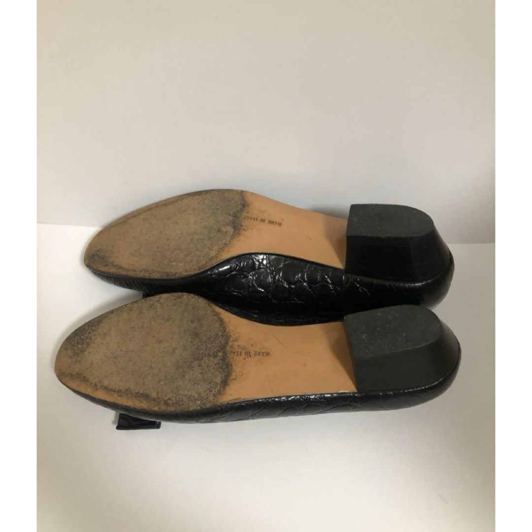 Salvatore Ferragamo(サルヴァトーレフェラガモ)のSalvatore Ferragamo クロコ型押し　ブラック　パンプス レディースの靴/シューズ(ハイヒール/パンプス)の商品写真