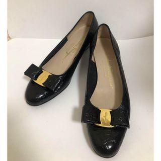 サルヴァトーレフェラガモ(Salvatore Ferragamo)のSalvatore Ferragamo クロコ型押し　ブラック　パンプス(ハイヒール/パンプス)