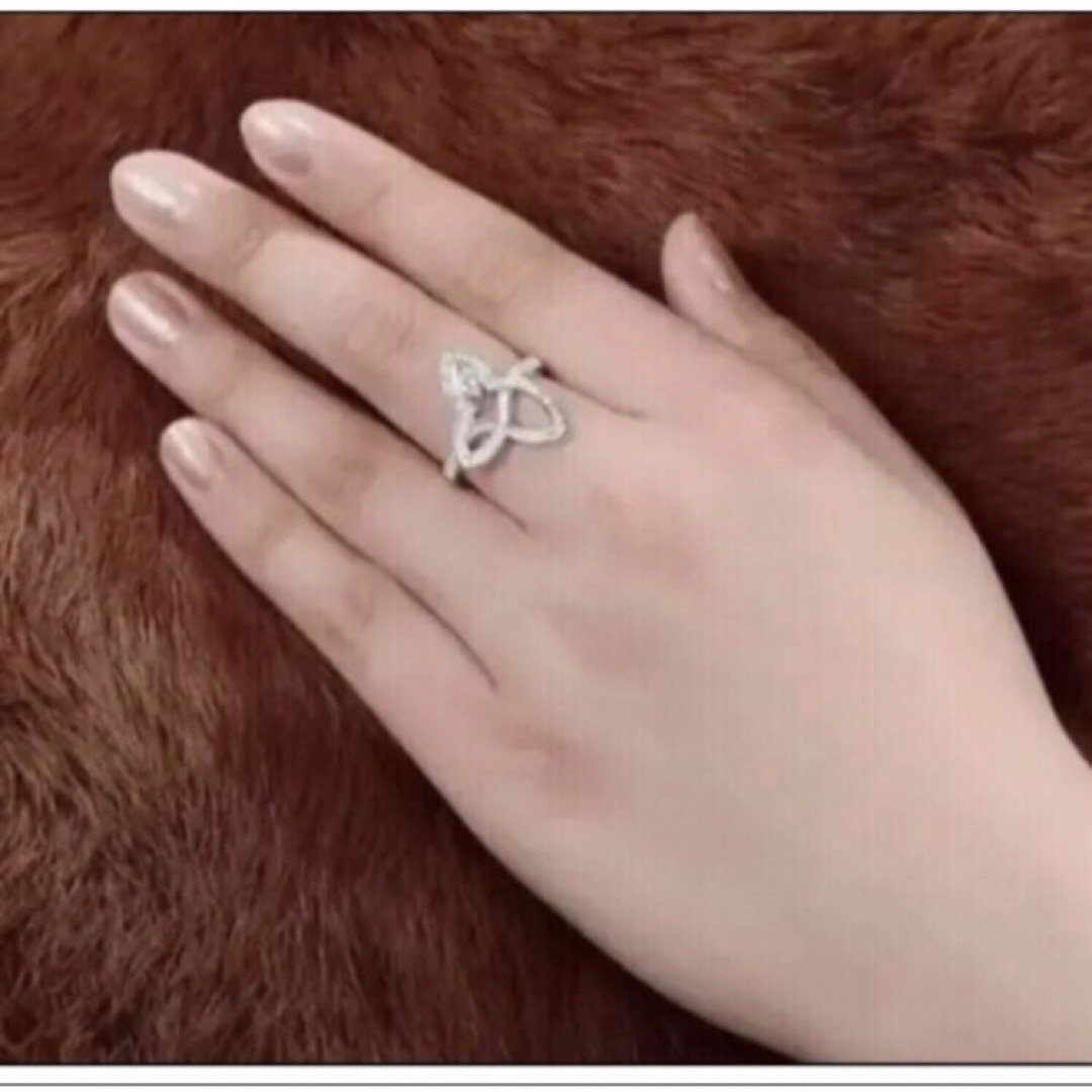 ✨最高級モアサナイトリング✨指輪✨ハリーウィンストンのリリークラスター好き レディースのアクセサリー(リング(指輪))の商品写真