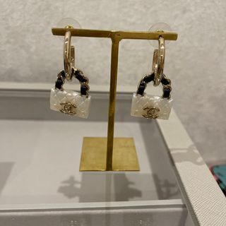 シャネル(CHANEL)のシャネル　ピアス　マトラッセモチーフ(ピアス)