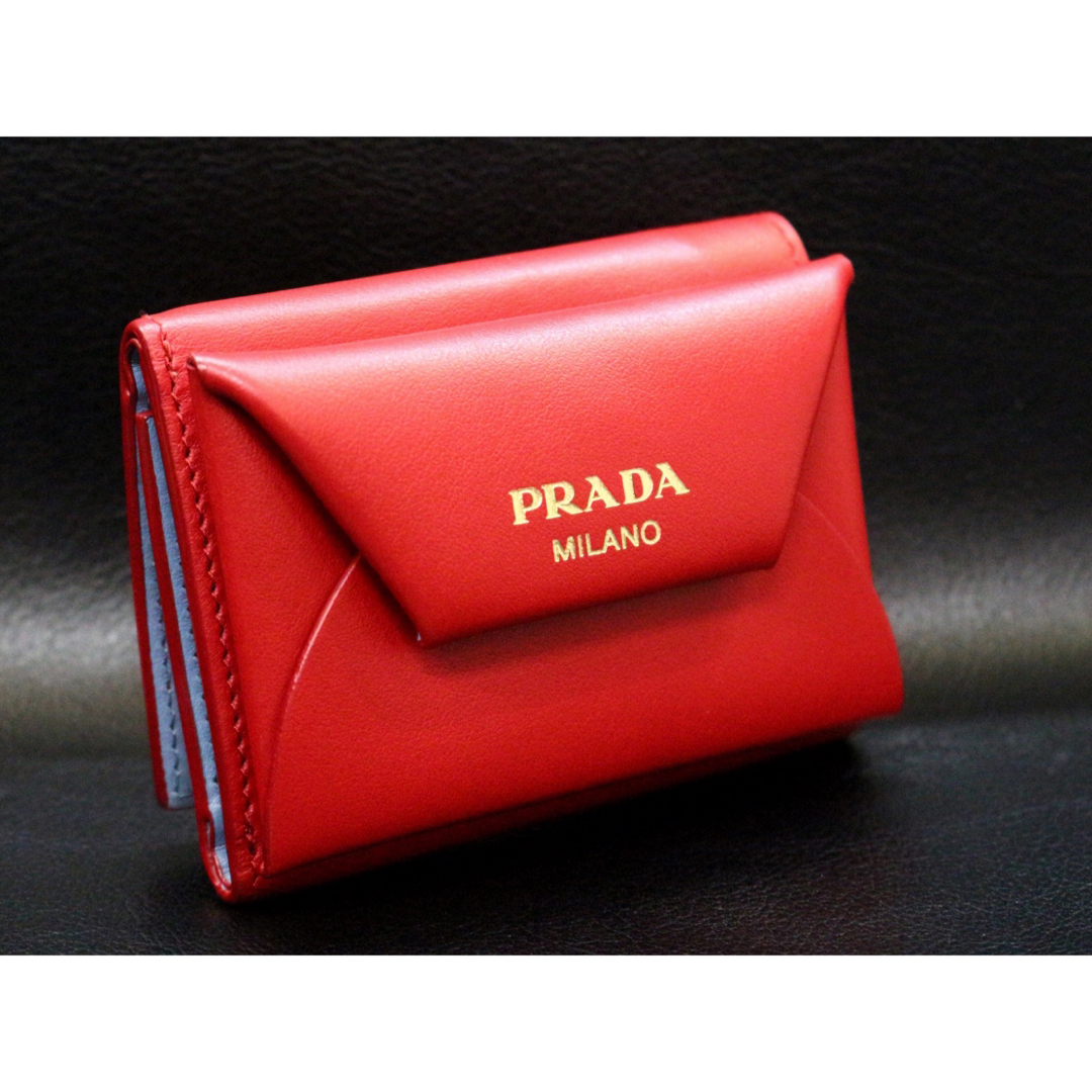 PRADA(プラダ)のPRADA☆コンパクトウォレット/赤×ライトブルー/カーフ/財布 レディースのファッション小物(財布)の商品写真