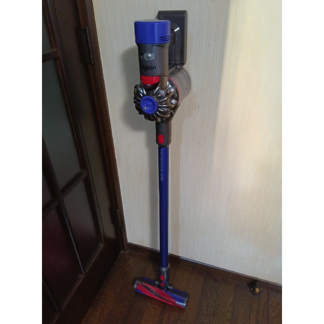 Dyson(ダイソン)の□ダイソン V8-sv10 fluffy □メンテ済み/新品バッテリー付！ スマホ/家電/カメラの生活家電(掃除機)の商品写真