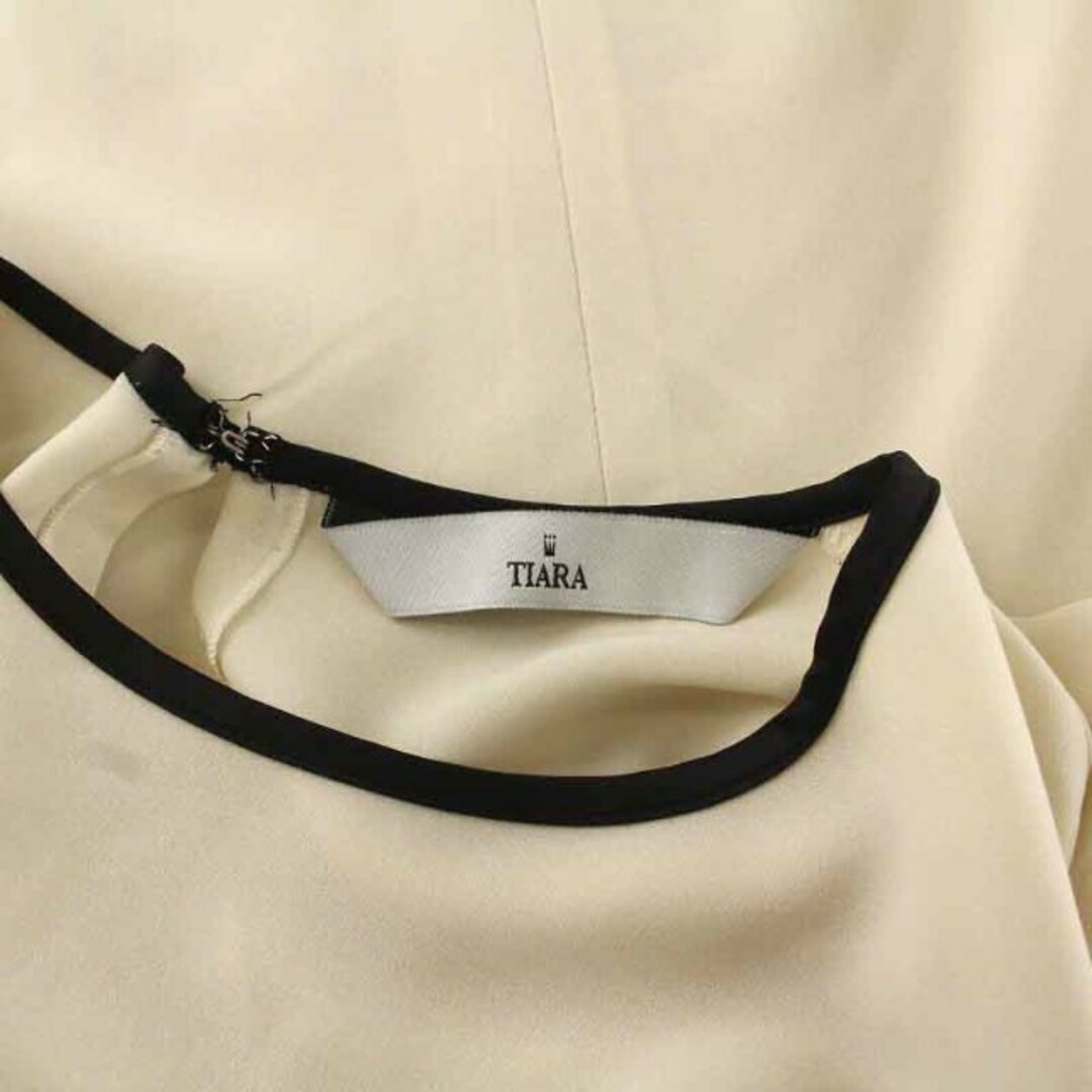 tiara(ティアラ)のティアラ バイカラーシャーリングブラウス 長袖 白 ホワイト 黒 ブラック レディースのトップス(シャツ/ブラウス(長袖/七分))の商品写真