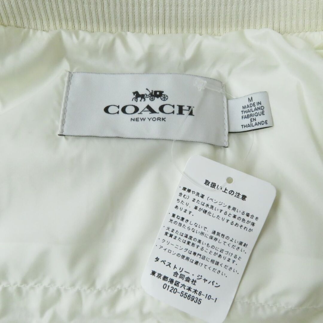 COACH(コーチ)の未使用品☆正規品 コーチ F36161 ロゴ金具付き ZIPUP ファー・フード付 ダウンコート アイボリー Ｍ レディース ハンガー・ガーメント付き　j04-st30209-032 レディースのジャケット/アウター(ダウンコート)の商品写真