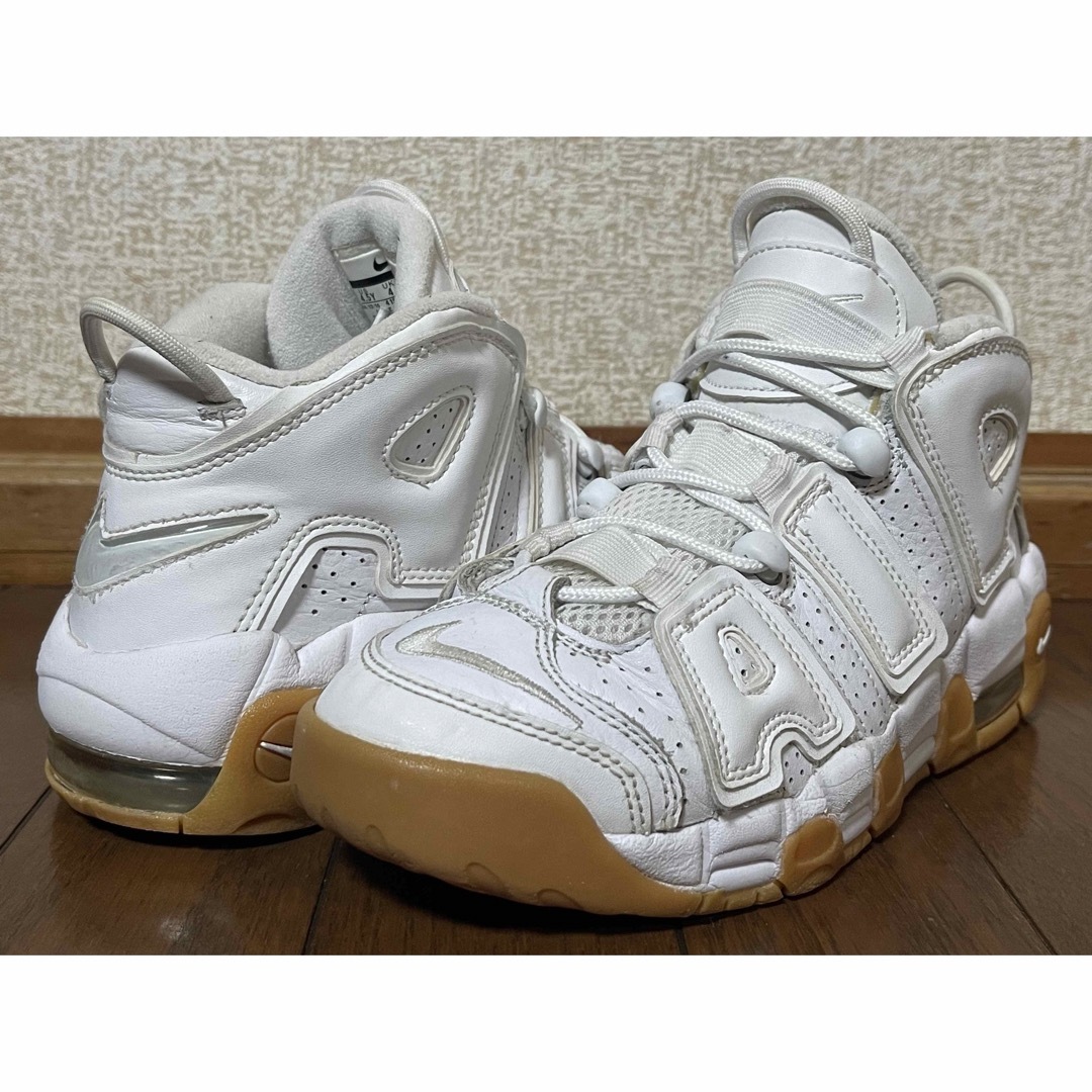 NIKE(ナイキ)のNIKE AIR MORE UPTEMPO "White Gum" 23.5cm レディースの靴/シューズ(スニーカー)の商品写真