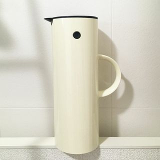 stelton ステルトン ジャグ ホワイト 1l 卓上保温ポット(収納/キッチン雑貨)