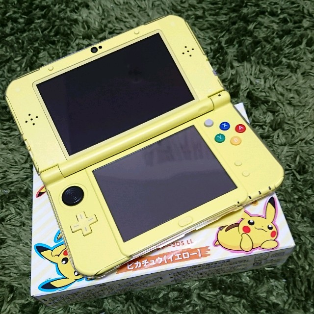 任天堂(ニンテンドウ)の【お得】Newニンテンドー3DS LL ポケットモンスター ピカチュウ イエロー エンタメ/ホビーのゲームソフト/ゲーム機本体(携帯用ゲーム機本体)の商品写真