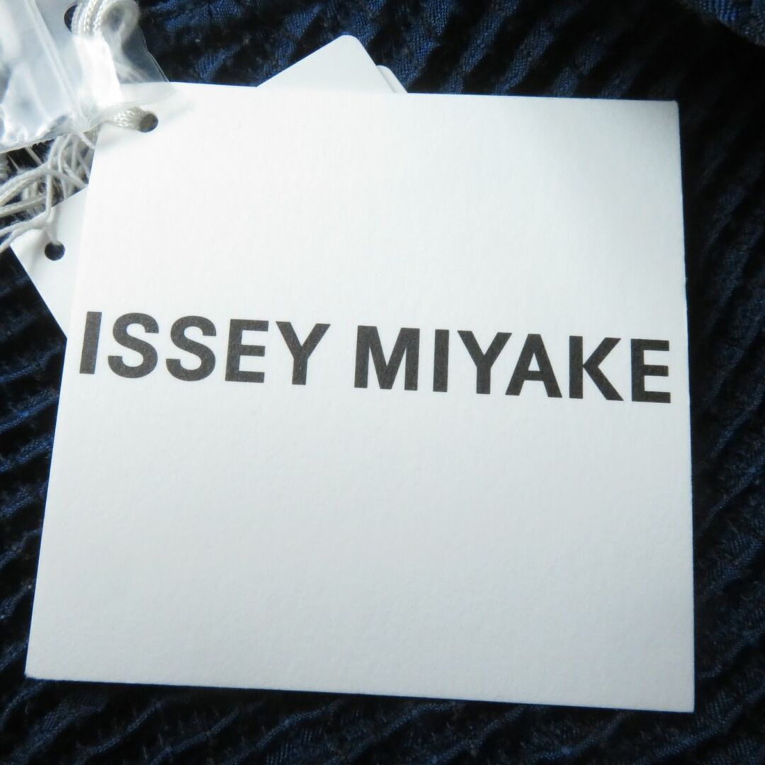 ISSEY MIYAKE(イッセイミヤケ)の未使用品☆正規品 ISSEY MIYAKE イッセイミヤケ 3Dスチームストレッチ ショールカラー デザインコート/ロングコート ネイビー 2 日本製 レディースのジャケット/アウター(その他)の商品写真