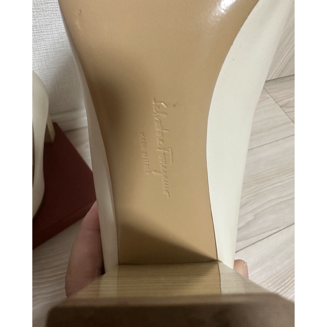 Ferragamo(フェラガモ)の値下げ　美品　フェラガモ　ハイヒール　22.5cm レディースの靴/シューズ(ハイヒール/パンプス)の商品写真