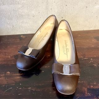 フェラガモ(Ferragamo)のフェラガモ　リボン　パンプス　7C 24cm ヴァラ(ハイヒール/パンプス)