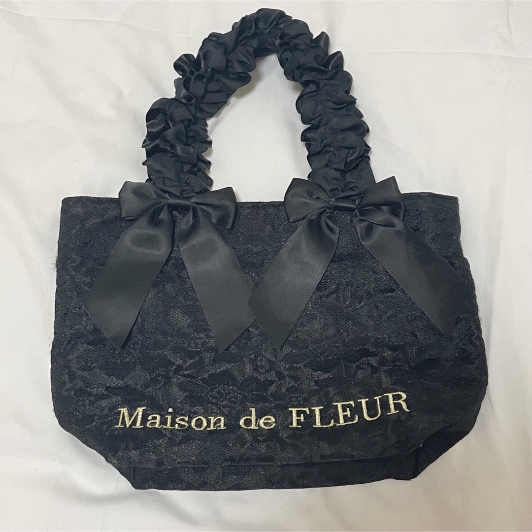 Maison de FLEUR(メゾンドフルール)のレースダブルリボンフリルハンドルトートバッグ　メゾンドフルール レディースのバッグ(ハンドバッグ)の商品写真