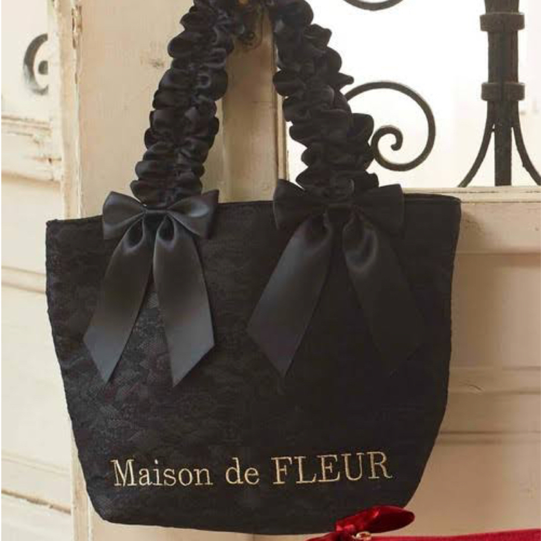 Maison de FLEUR(メゾンドフルール)のレースダブルリボンフリルハンドルトートバッグ　メゾンドフルール レディースのバッグ(ハンドバッグ)の商品写真