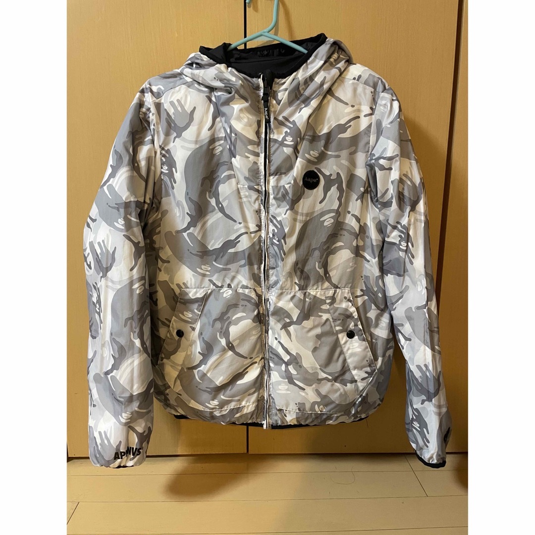 A BATHING APE(アベイシングエイプ)のAPE エイプ　リバーシブル　ジャケット メンズのジャケット/アウター(ダウンジャケット)の商品写真