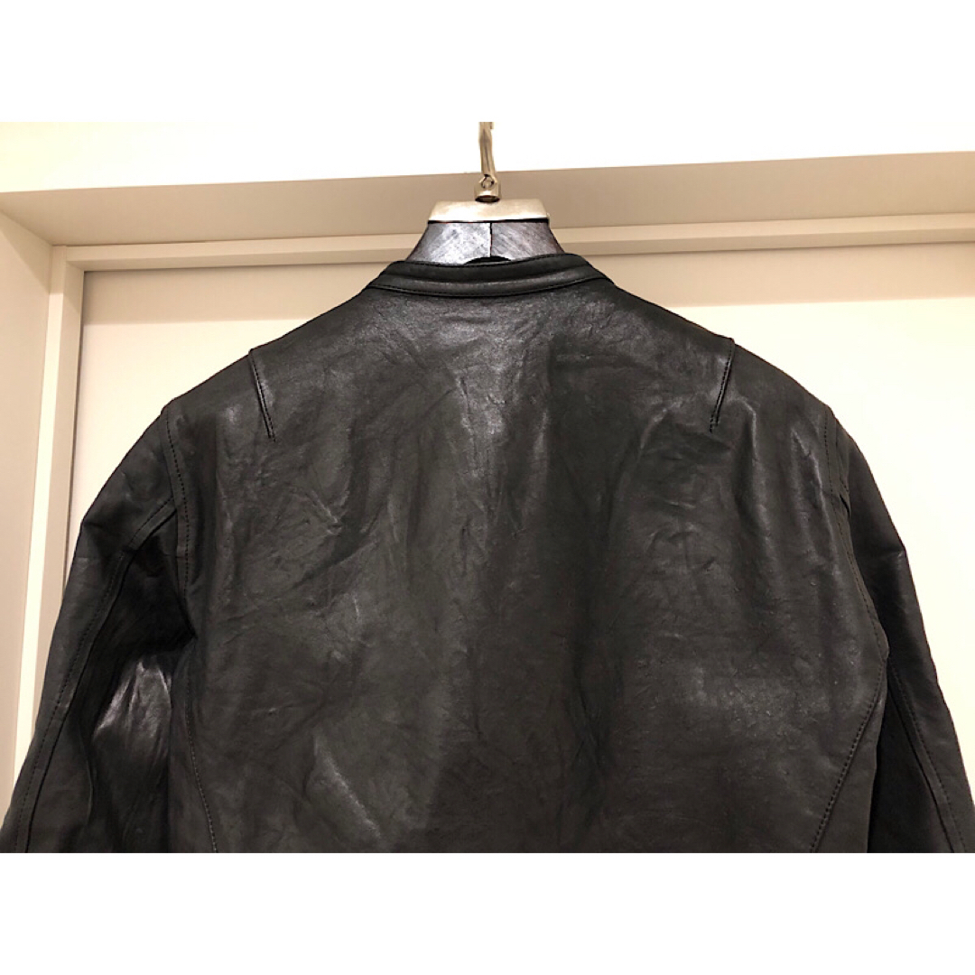 ISAMUKATAYAMA BACKLASH(イサムカタヤマバックラッシュ)の良品バックラッシュ定価19万円イタリーショルダー製品洗いシングルライダース黒M メンズのジャケット/アウター(ライダースジャケット)の商品写真