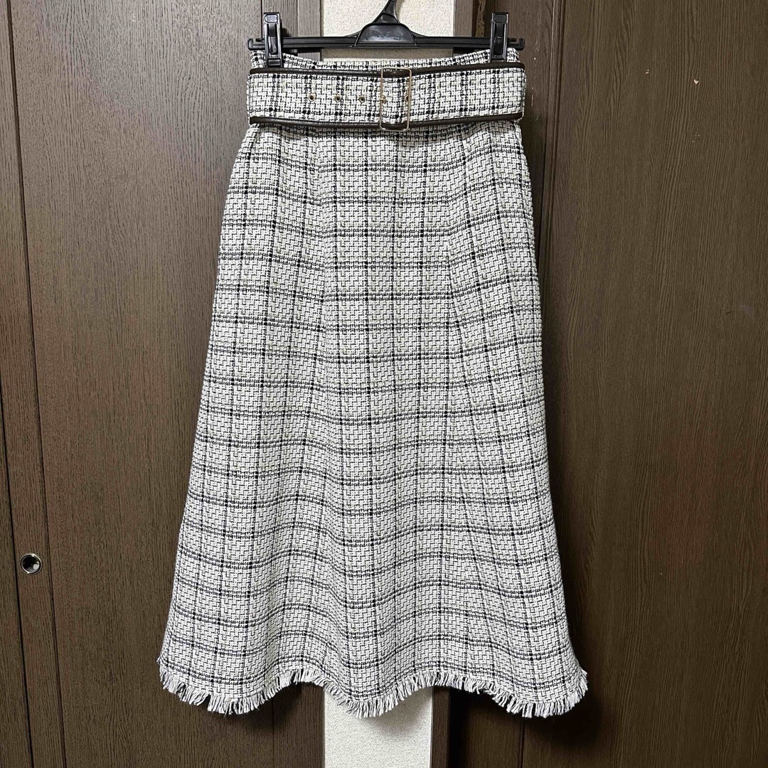 Noela(ノエラ)のNoela ノエラ 配色ベルトツイードスカート オフホワイト Sサイズ レディースのスカート(ロングスカート)の商品写真