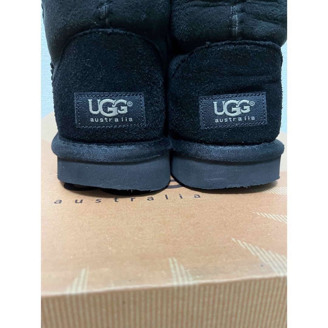 UGG(アグ)のUGG クラシックショート　ブラック　25センチ クリーニング済み レディースの靴/シューズ(ブーツ)の商品写真