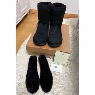 アグ(UGG)のUGG クラシックショート　ブラック　25センチ クリーニング済み(ブーツ)