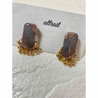 ニュアンス レクタングル ピアス／イヤリング(ピアス)