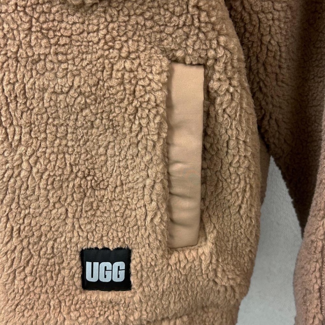 UGG(アグ)の新品 UGG アグ メンズ ボアジャケット ブラウン Mサイズ メンズのジャケット/アウター(ブルゾン)の商品写真