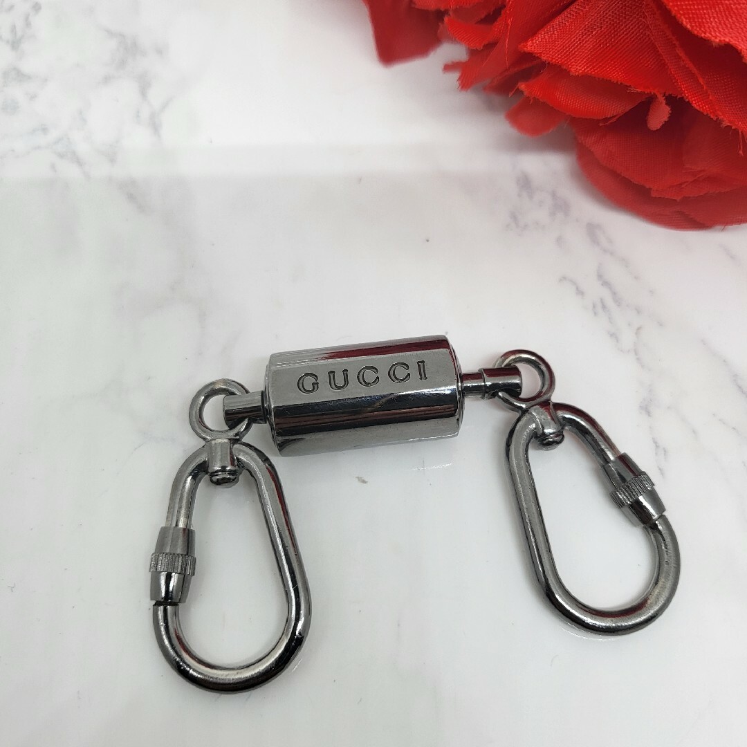 Gucci(グッチ)の【人気】 GUCCI グッチ キーホルダー カラビナ キーチェーン ブラック メンズのファッション小物(キーホルダー)の商品写真