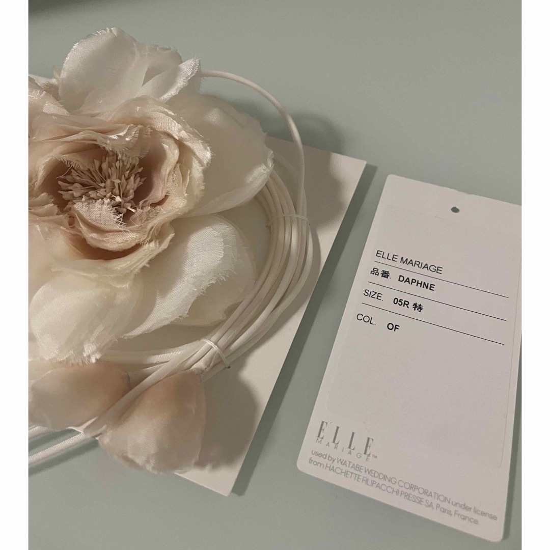 ELLE(エル)のコサージュ　ブローチ　ELLE   ウェディングドレス　花　フラワー レディースのアクセサリー(ブローチ/コサージュ)の商品写真